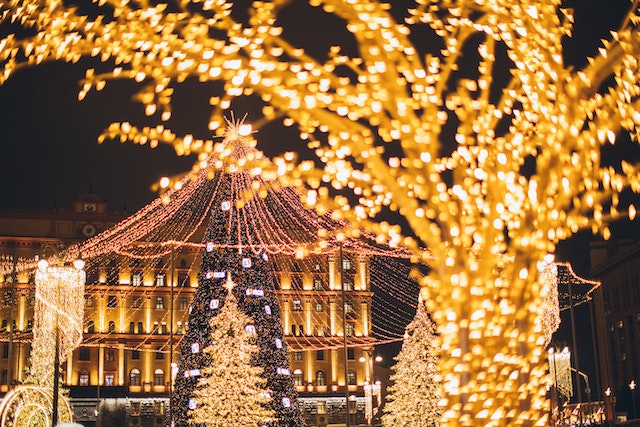best-flocked-christmas-tree-decor-ideas