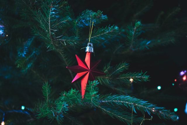 make-your-home-sparkle-this-season-with-an-elegant-artificial-christmas-tree