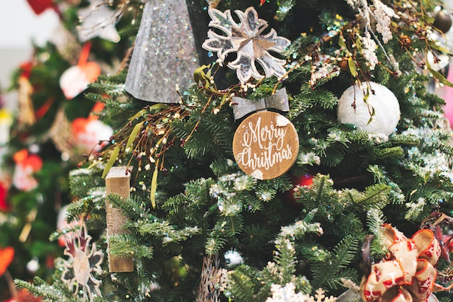 green-artificial-christmas-trees-perfect-choice